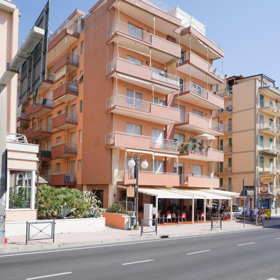 Babyaccommodation Family Panoramic II Pietra Ligure Exterior photo